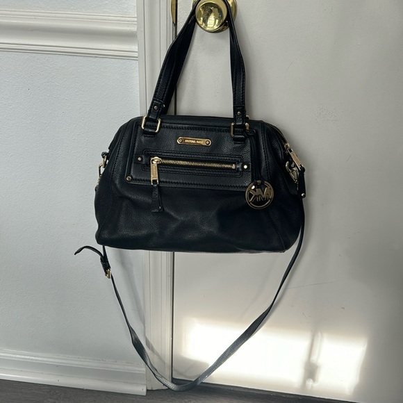 Black Leather Michael Kors Gilmore Crossbody Handbag - Picture 1 of 8